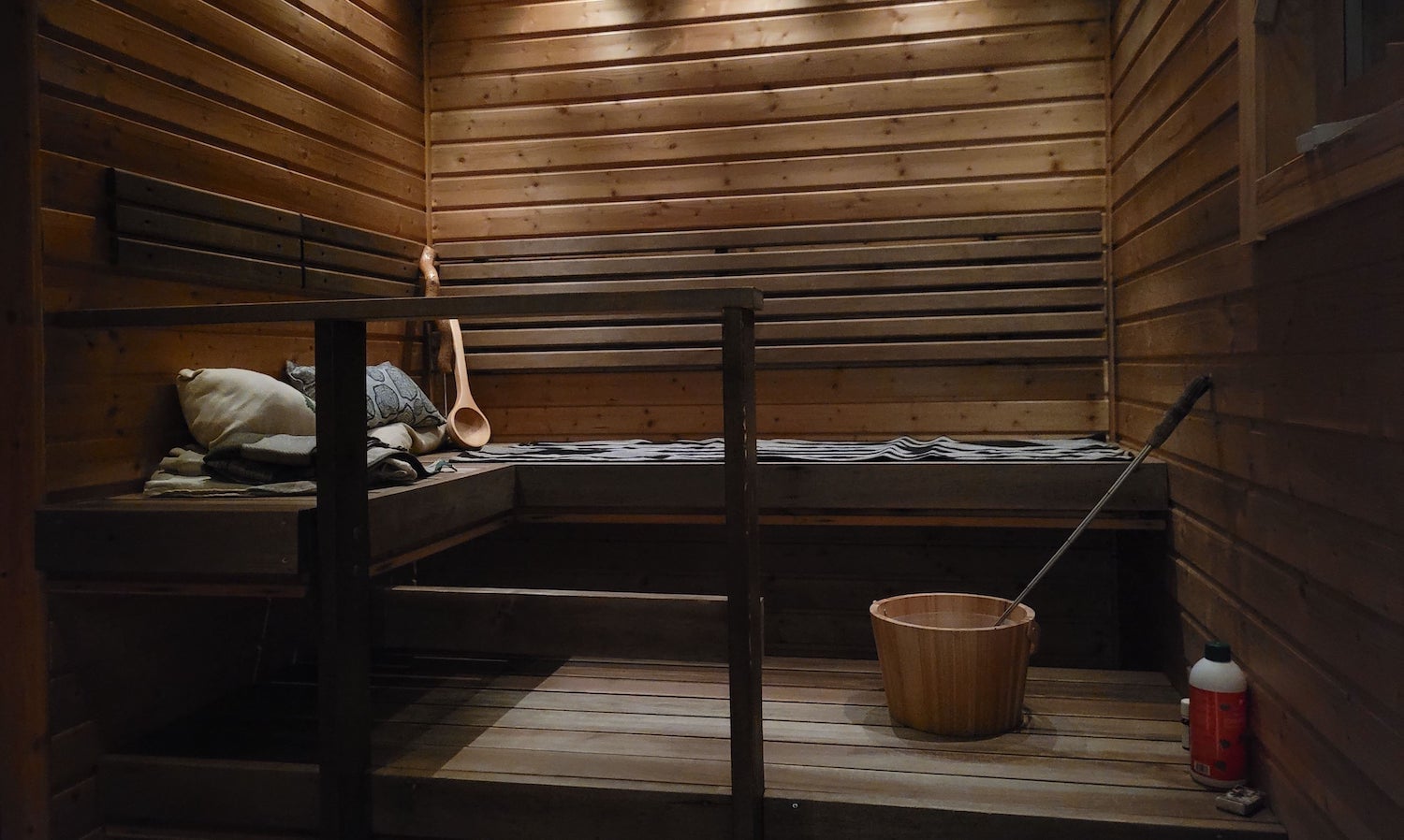 How to Use a Sauna & What to Do in a Sauna? Guide)